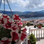 Elenh House 아파트