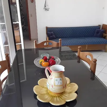 Elenh House アパート アルゴストリオン