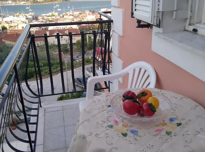 Elenh House Apartament *